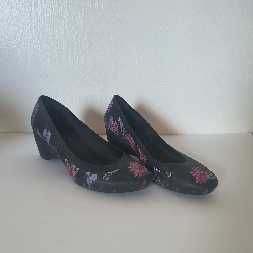 Crocs Lina Floral Wedge Pumps‎ Black Pink Purple Flowers Womens Size 9 Slip On